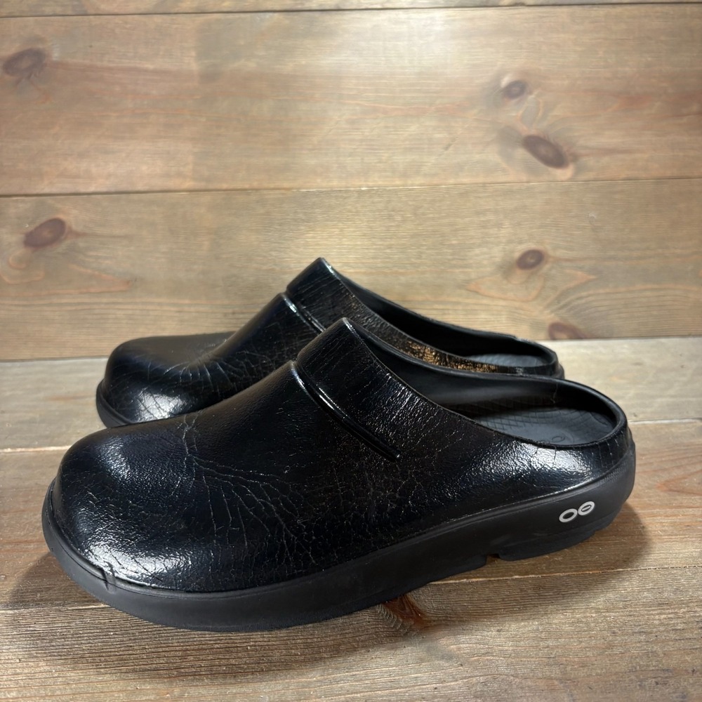 OOFOS OOcloog Luxe Womens size 9 shoes Black Patent Comfort Recovery clogs